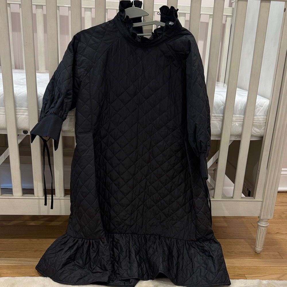 Elegant Black Quilted Dress - Picture 2 of 10